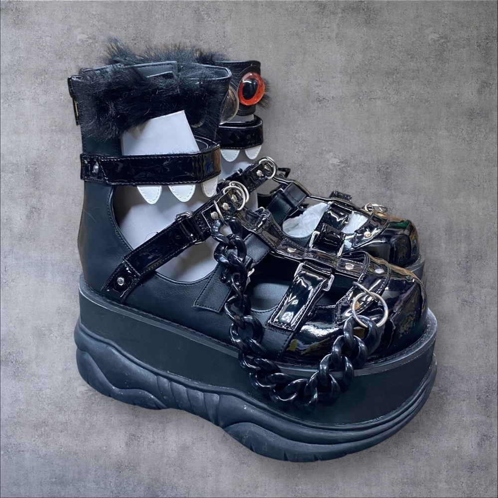 Demonia Chomp N Stomp Platform Sandals Buckle Chains Faux Fur Mens Size 9